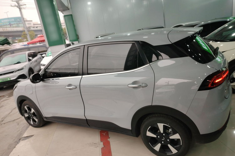 五菱汽车 五菱缤果PLUS 2024款 330km 五座版车身外观4