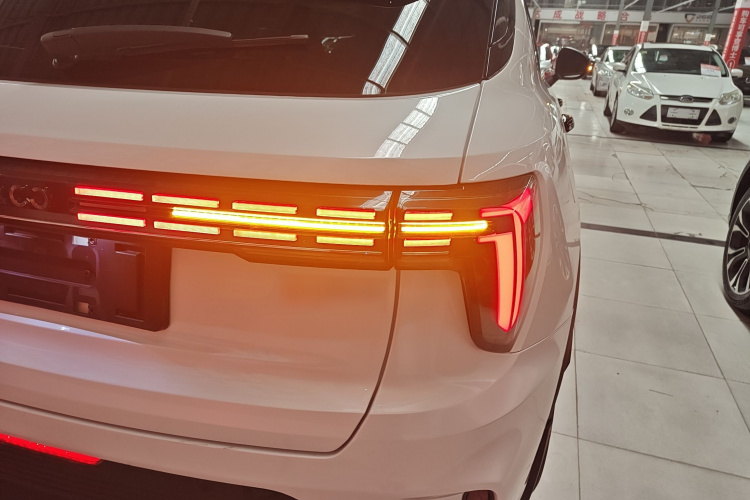 领克01 2023款 1.5TD EM-F PM车身外观9