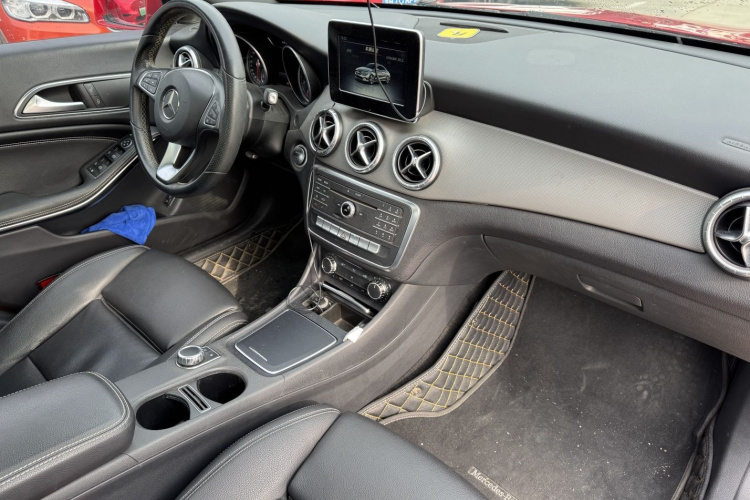 奔驰CLA 2017款 CLA 200 动感型中控内饰7001