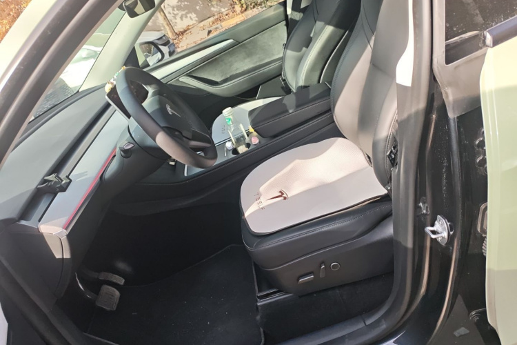特斯拉 Model Y 2024款 后轮驱动版中控内饰19