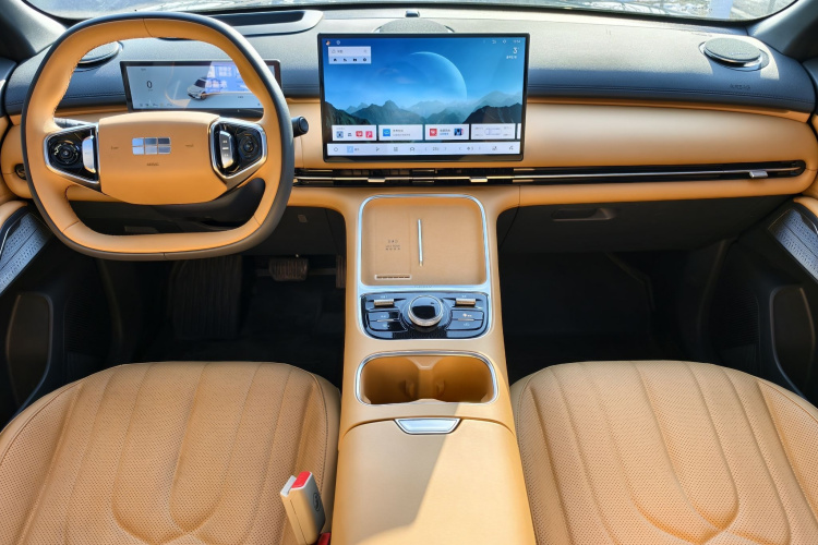 吉利银河 银河星舰7 EM-i 2025款 120km 探索+版中控内饰7001