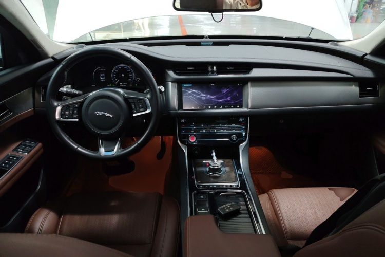 捷豹XFL 2018款 XFL 2.0T 250PS 豪华版中控内饰12