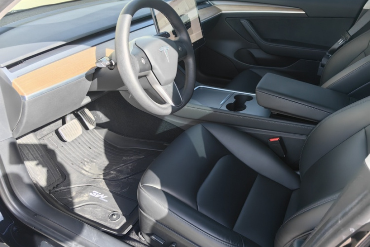 特斯拉 Model 3 2022款 后轮驱动版中控内饰7004