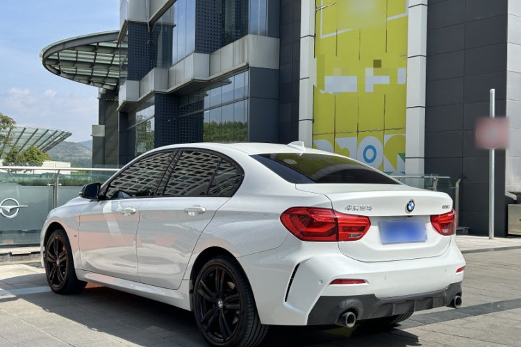 宝马1系 2022款 125i M运动曜夜版车身外观6002