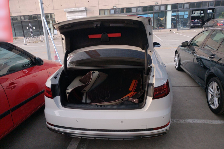 奥迪A4L 2019款 40 TFSI 时尚型 国VI中控内饰23