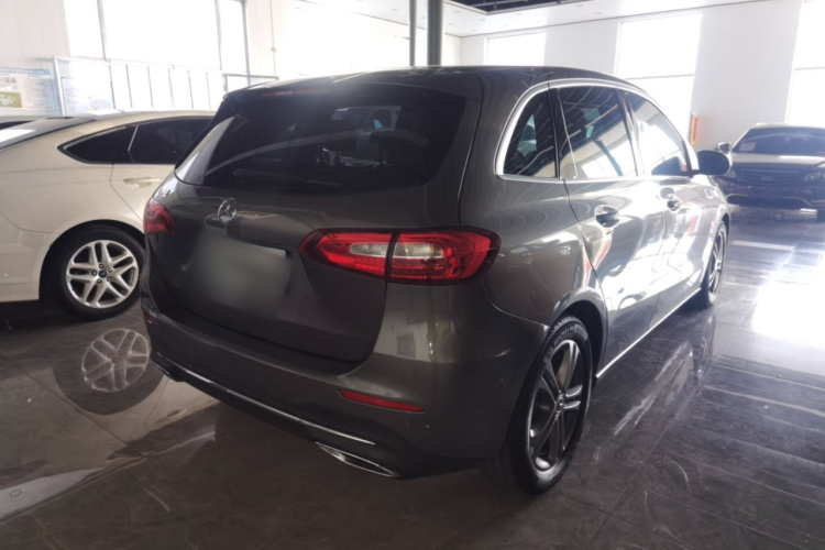 奔驰B级 2020款 B 180车身外观7