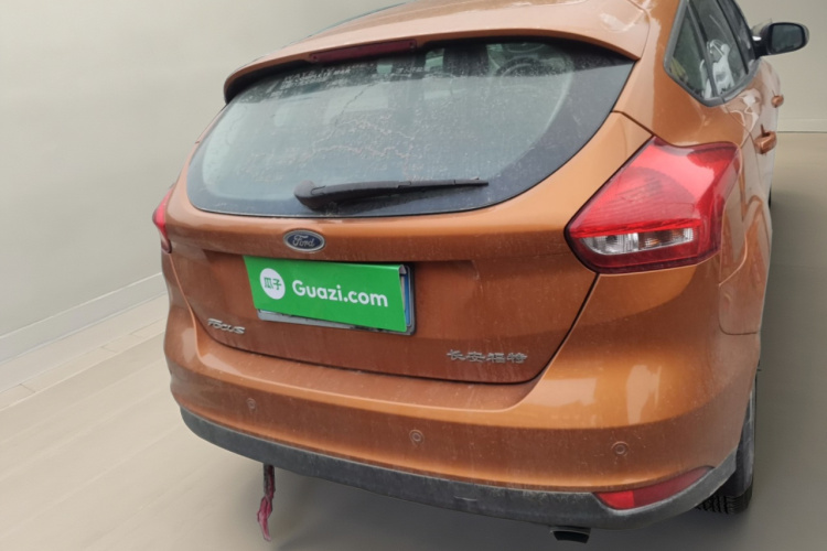 福特 福克斯 2015款 两厢 1.6L 手动风尚型车身外观6