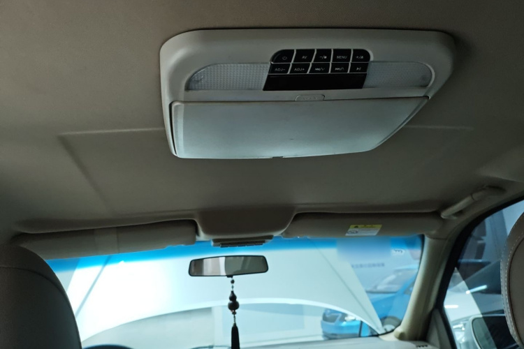 别克GL8 2014款 2.4L 经典版中控内饰22