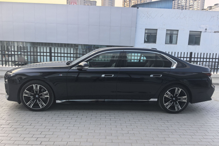 宝马7系 2023款 740Li 领先型 M运动套装车身外观6003