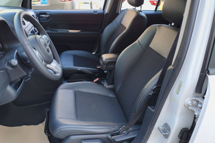 Jeep 指南者(进口) 2014款 改款 2.4L 四驱舒适版局部细节19