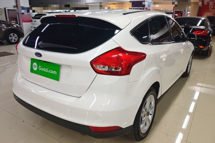 福特 福克斯 2017款 两厢 1.6L 自动舒适型智行版车身外观7