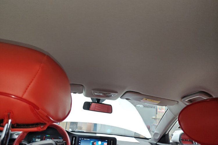 宝骏RC-5 2020款 1.5L 手动智耀精英型中控内饰22