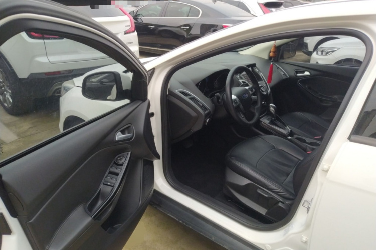 福特 福克斯 2012款 两厢 1.6L 自动风尚型中控内饰20