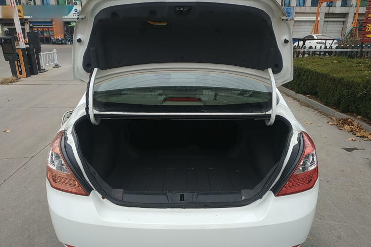 吉利汽车 经典帝豪 2013款 三厢 1.5L 手动进取型机舱底盘23