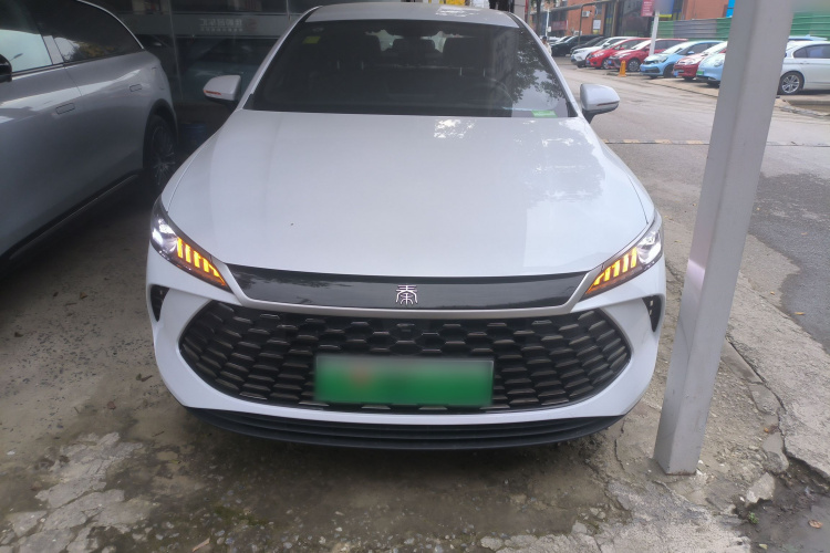 比亚迪 秦PLUS 2025款 DM-i 智驾版 55KM领先型车身外观2