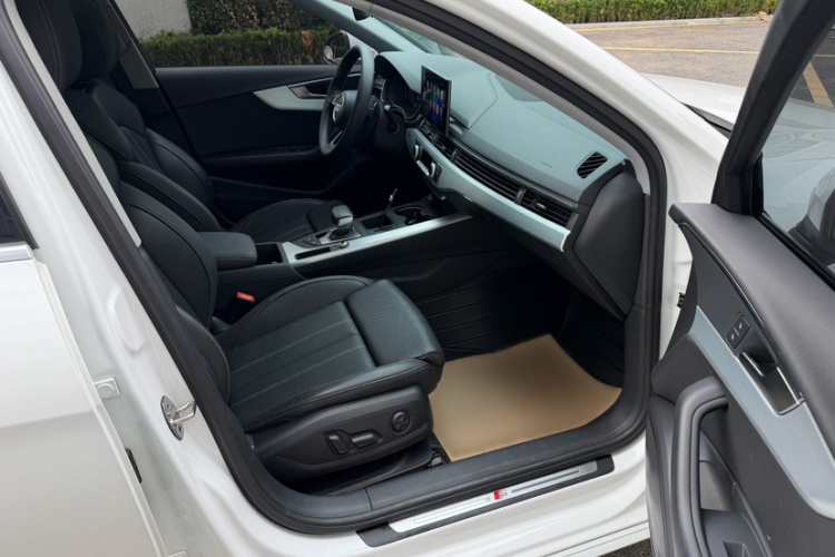 奥迪A4L 2022款 40 TFSI 时尚动感型中控内饰7011