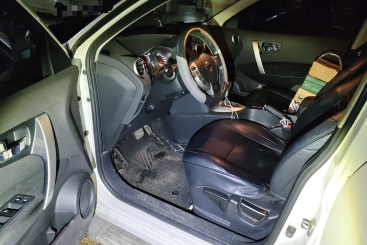 日产 逍客 2015款 2.0XL 酷火 CVT 2WD中控内饰20