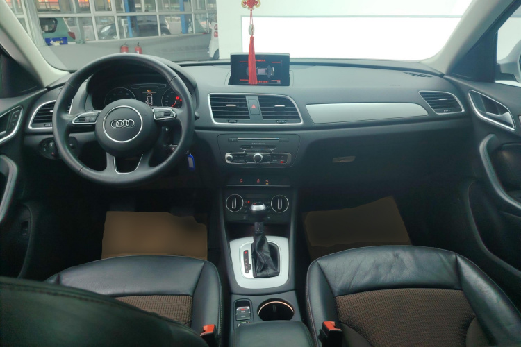 奥迪Q3 2018款 30周年年型 30 TFSI 时尚型中控内饰12