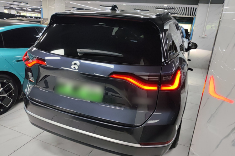 蔚来ES8 2020款 415KM 六座版车身外观7