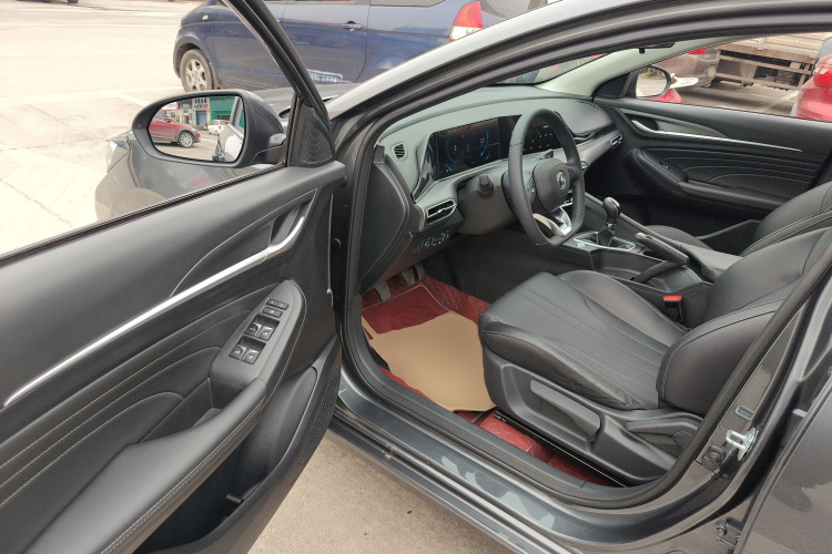 长安 逸动 2021款 PLUS 1.6L GDI 手动豪华型中控内饰20