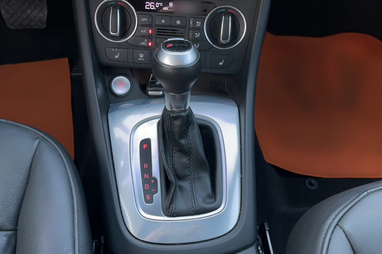 奥迪Q3 2017款 35 TFSI quattro 全时四驱风尚型中控内饰7002