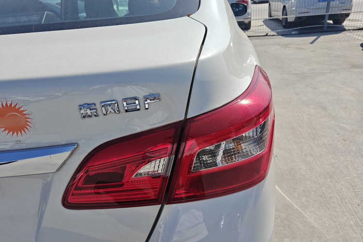 日产 轩逸 2024款 经典 1.6XE CVT舒适版车身外观9