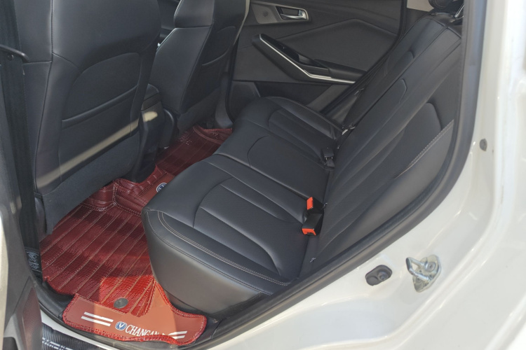 长安CS15 2021款 1.5L 手动进取型中控内饰21