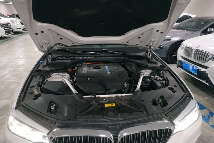 宝马5系新能源 2020款 里程升级版 530Le 豪华套装机舱底盘24