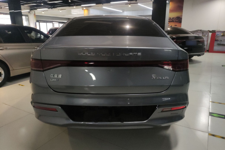 比亚迪 秦PLUS 2024款 荣耀版 DM-i 55KM领先型车身外观6