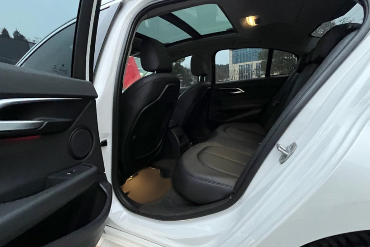 宝马1系 2017款 118i 运动型中控内饰7001