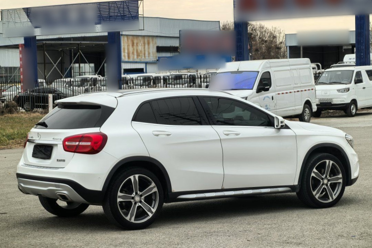 奔驰GLA 2016款 GLA 220 4MATIC 豪华型车身外观6002