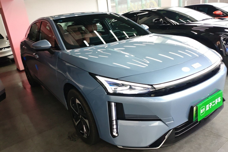 吉利银河 银河L6 2025款 EM-i 140km 星舰版车身外观3