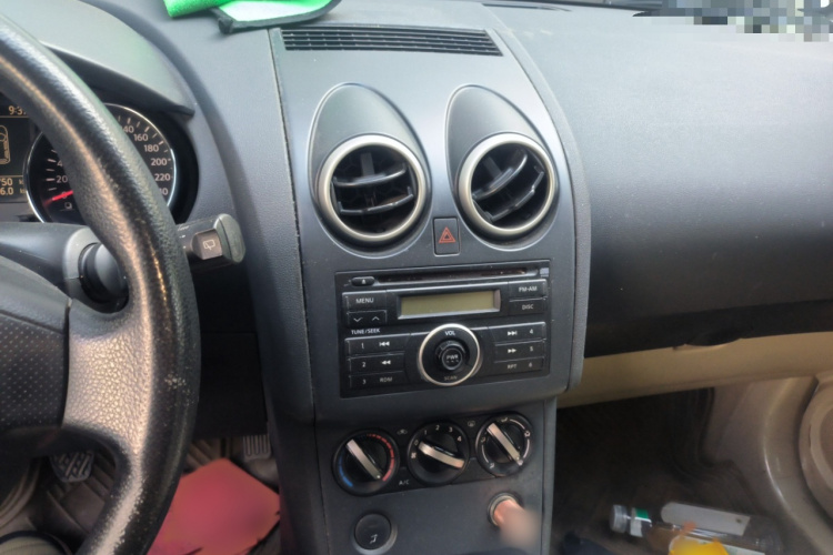 日产 逍客 2012款 1.6XE 风 5MT 2WD局部细节16