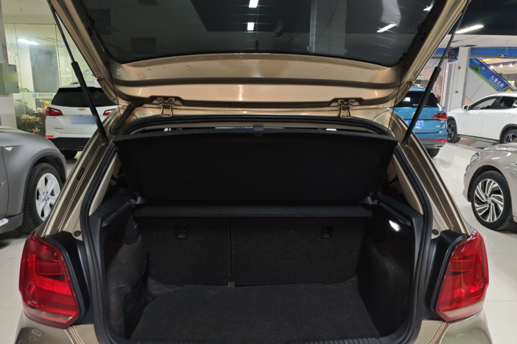 大众 2016款 1.6L Cross Polo 自动机舱底盘23