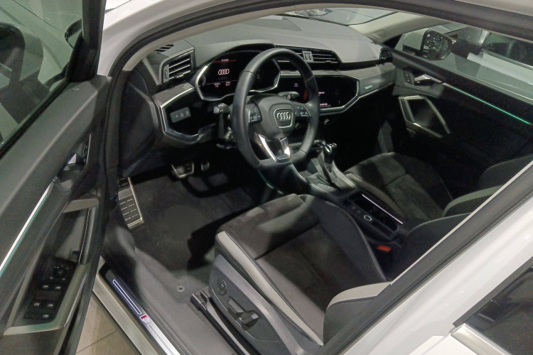 奥迪Q3 2022款 40 TFSI 时尚动感型中控内饰7003