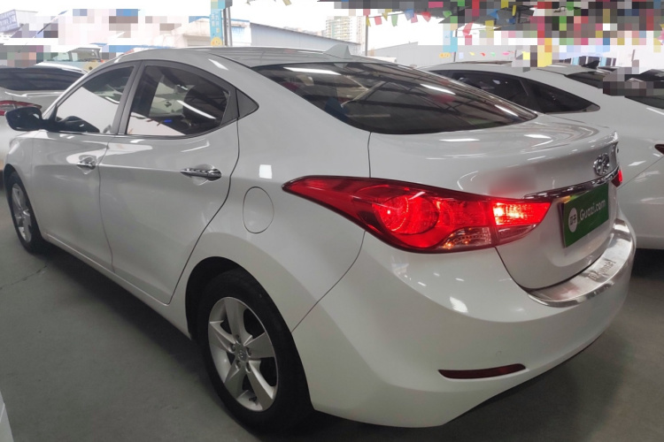 现代 朗动 2013款 1.6L 自动尊贵型车身外观4