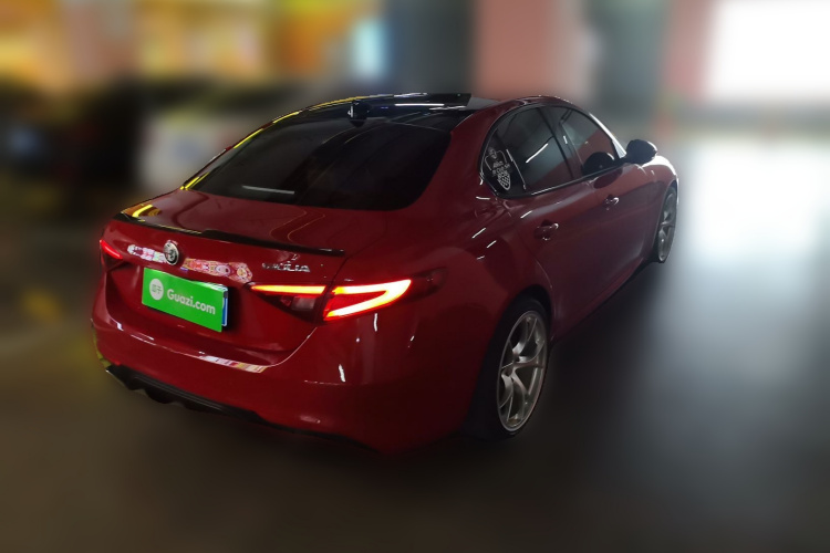 阿尔法·罗密欧 Giulia朱丽叶 2017款 2.0T 200HP 豪华版车身外观7