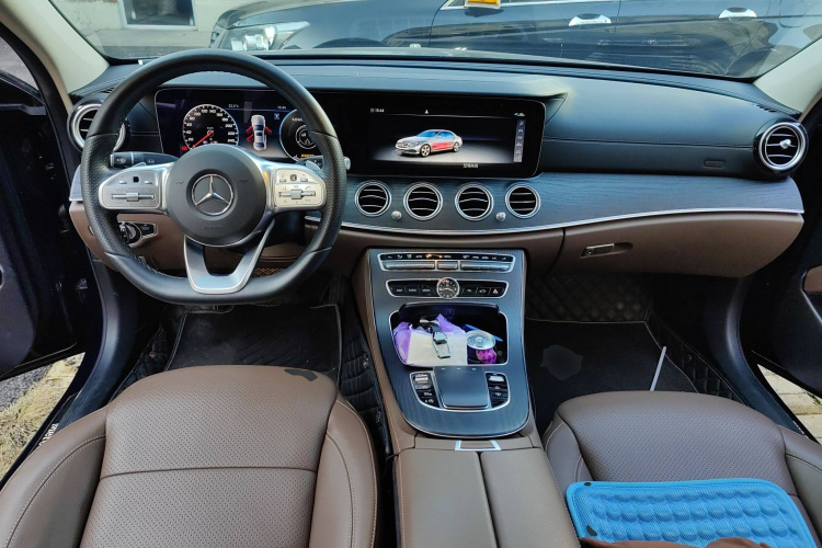 奔驰E级 2020款 改款 E 300 L 运动殊享版中控内饰12