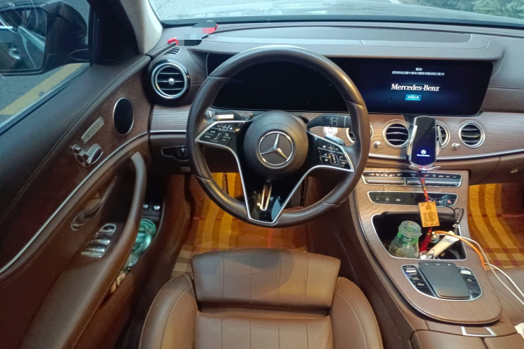 奔驰E级新能源 2022款 改款 E 350 e L 插电式混合动力轿车中控内饰13