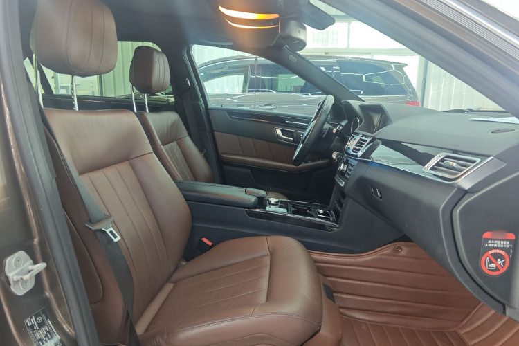 奔驰E级 2014款 改款 E 300 L 运动型局部细节41