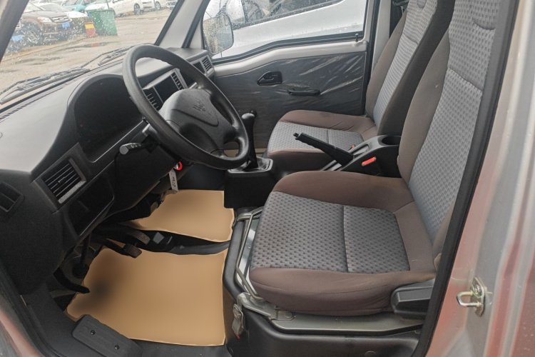 五菱汽车 五菱之光 2023款 1.5L 实用型 5/7座中控内饰19