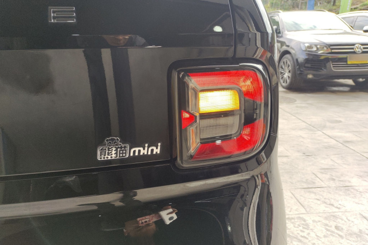 吉利银河 2024款 200km 熊猫卡丁车身外观9