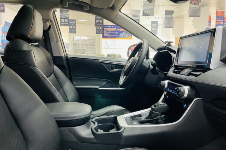 丰田 RAV4荣放 2020款 2.0L CVT两驱风尚版中控内饰7006