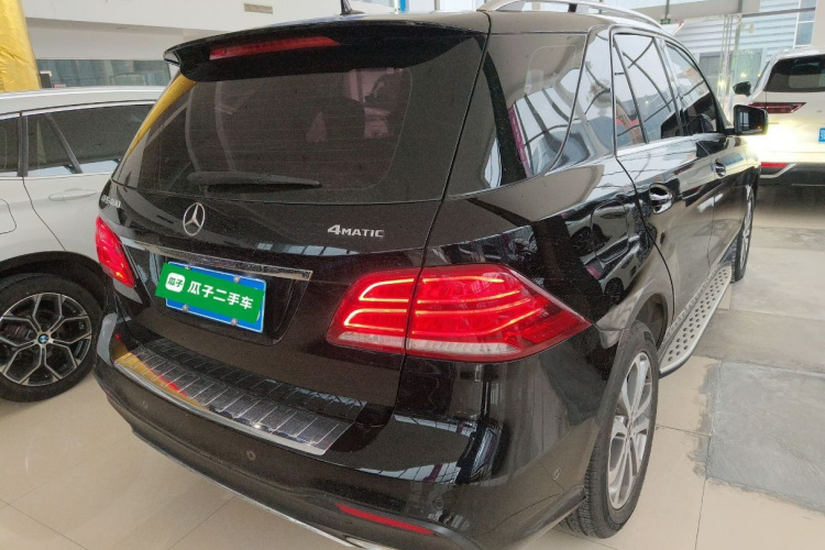 奔驰GLE 2018款 GLE 320 4MATIC 动感型臻藏版车身外观7