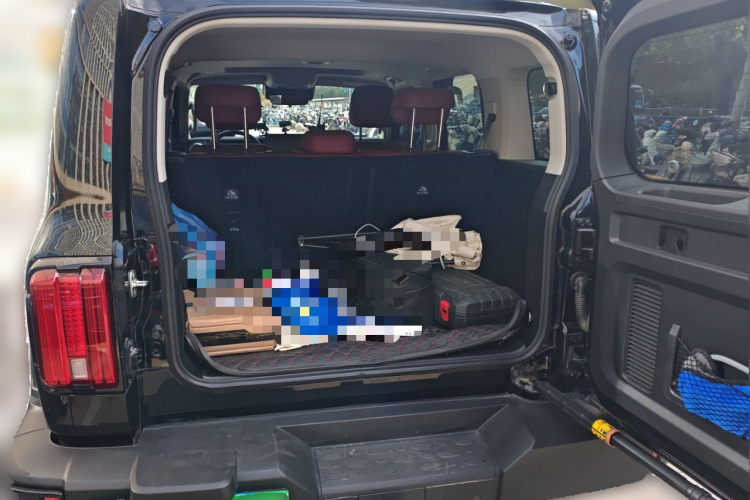 坦克300 2025款 2.0T 征服者中控内饰23