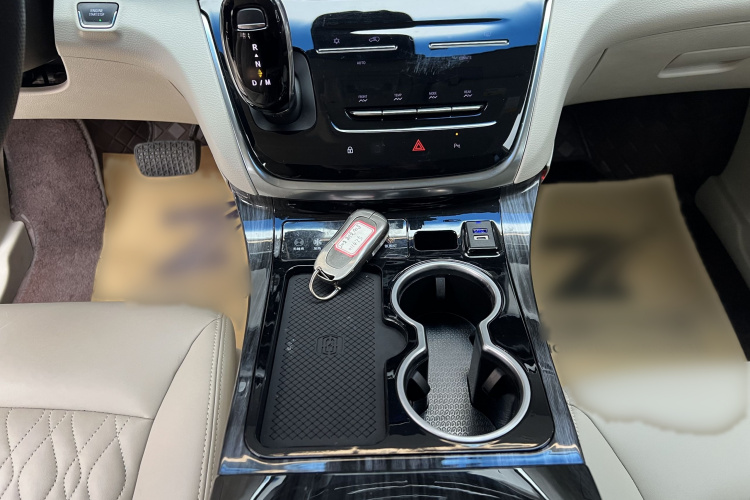 别克GL8 2023款 陆上公务舱 舒适型中控内饰7004