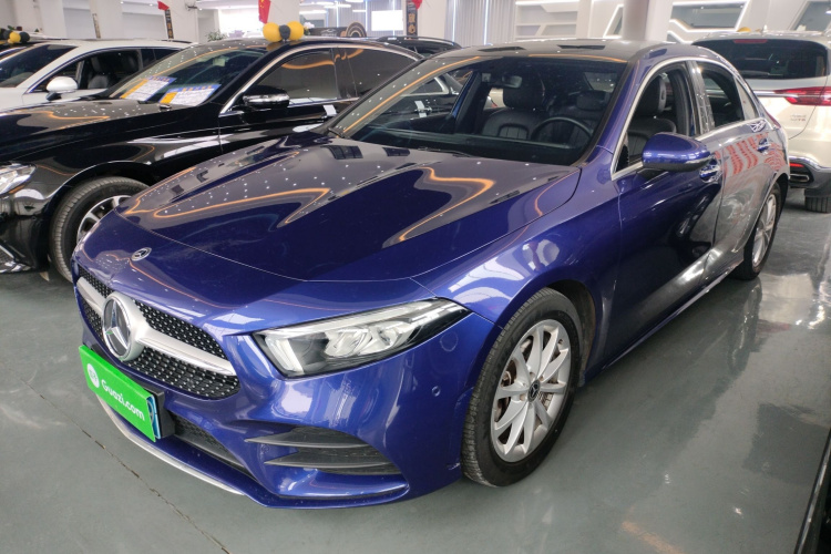 奔驰A级 2020款 改款 A 200 L 运动轿车动感型车身外观1