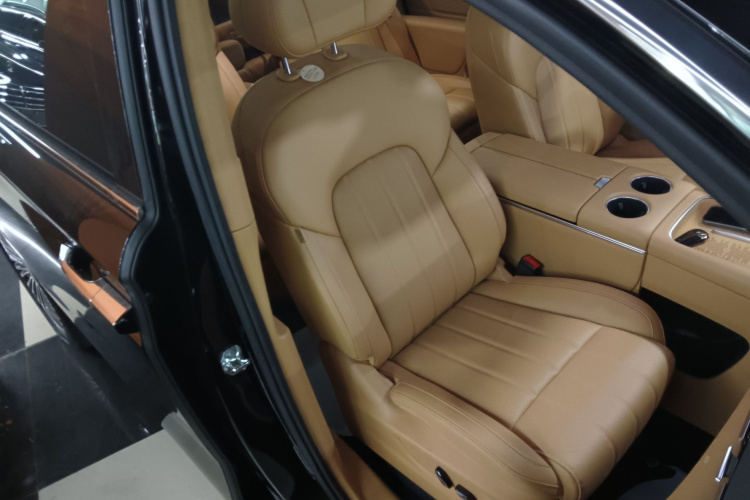 岚图汽车 岚图梦想家 2025款 PHEV 四驱卓越乾崑版局部细节41