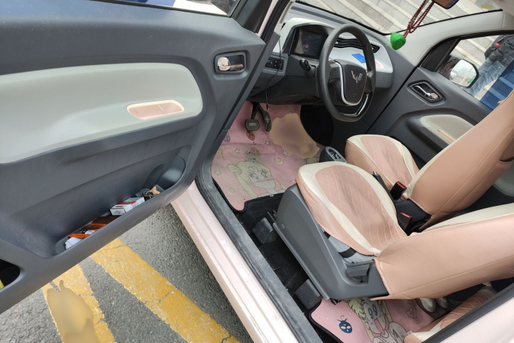 五菱汽车 宏光MINIEV 2022款 马卡龙时尚款 三元锂中控内饰7003