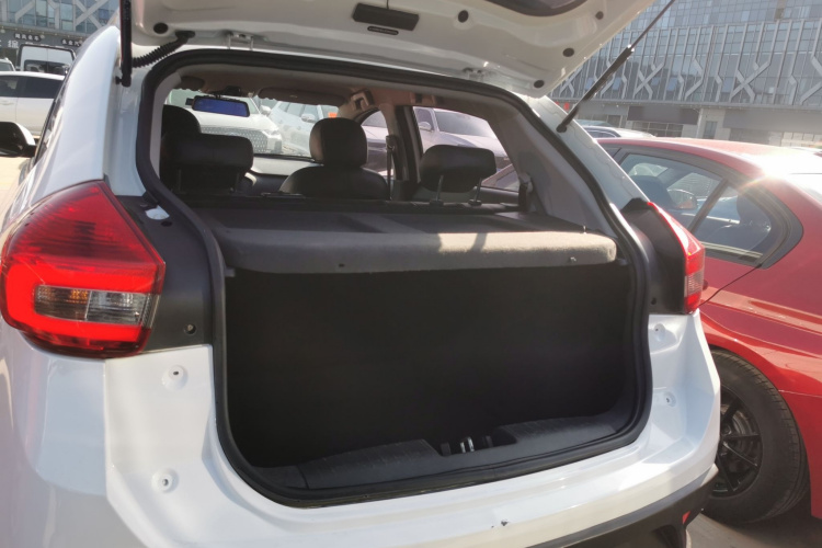 奇瑞 瑞虎3X 2018款 1.5L 自动舒适版机舱底盘23